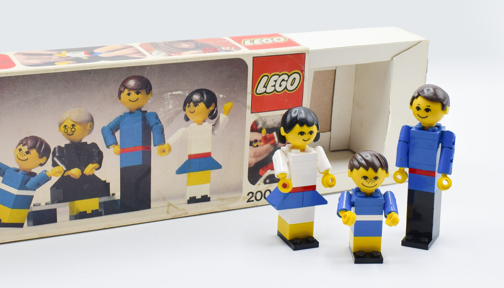 Three LEGO® Minifigures next to a box.png